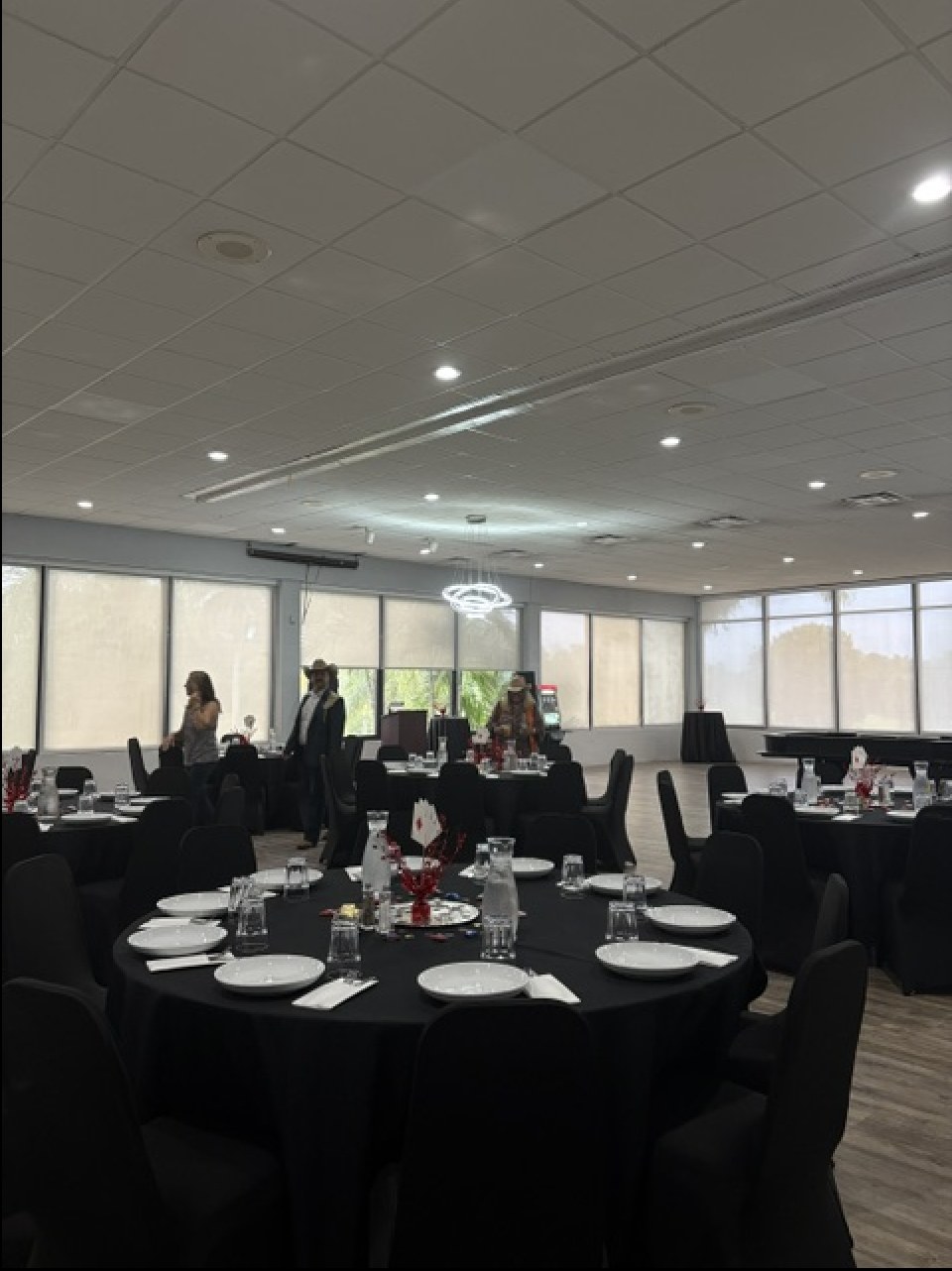 Redland Golf banquet hall with round tables and black chair covers